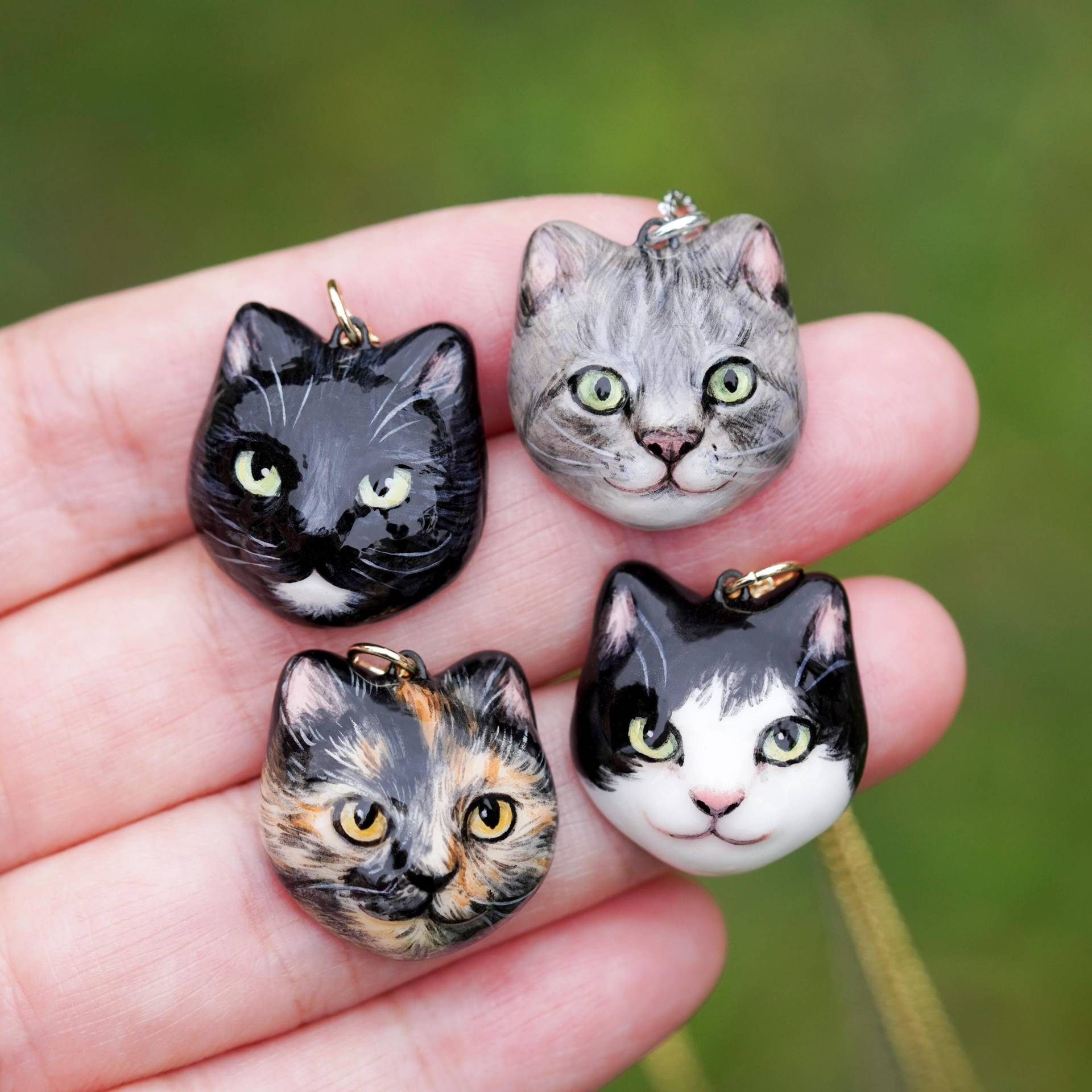 Personalisierte Katzenbrosche Porzellan Anstecknadel von HannahLoveCeramics