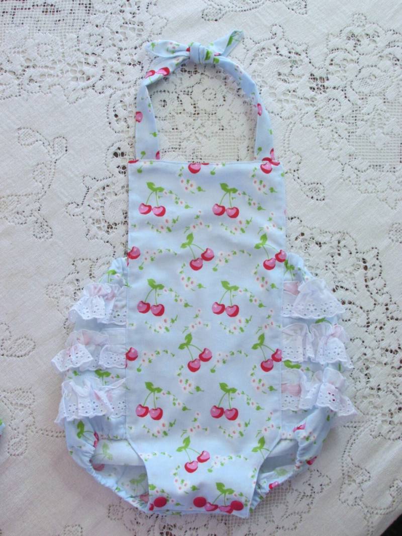 Rosen Kirschen Rosa Strampler - Säugling Kleinkind Kindergrößen Vintage-Stil Fotorequisite Baby Geschenk von HannahsHomestead2