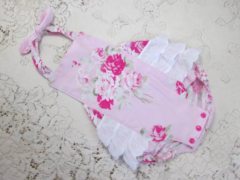 Slipper Rosen Rosa Strampler - Säugling Kleinkind Kindergrößen Vintage-Stil Öse Rüschen Sunsuit Photo Prop Baby Geschenk von HannahsHomestead2