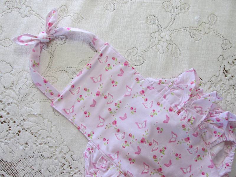 Zoey Es Butterfly Garden Pink Rüschenbluse Strampler - Kleinkind Größen Vintage-Stil Sonnenanzug Foto Requisite Baby Geschenk von HannahsHomestead2