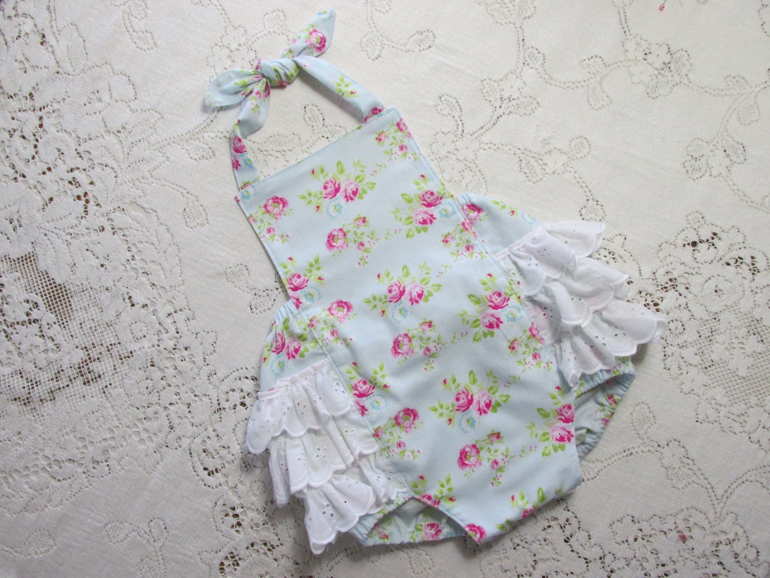 Zoey's Garden Blauer Gekräuselter Bubble Romper - Säugling Kleinkind Kind Blaue & Rosa Rosen Vintage-style Sunsuit Photo Prop von HannahsHomestead2