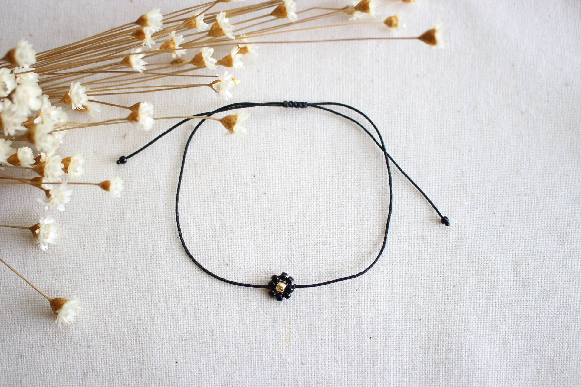 Ultra Slim Eine Kordel Gänseblümchen Gold Schwarz Perlen Armband/Fußkette - Hannischjewelry von HannischJewelry