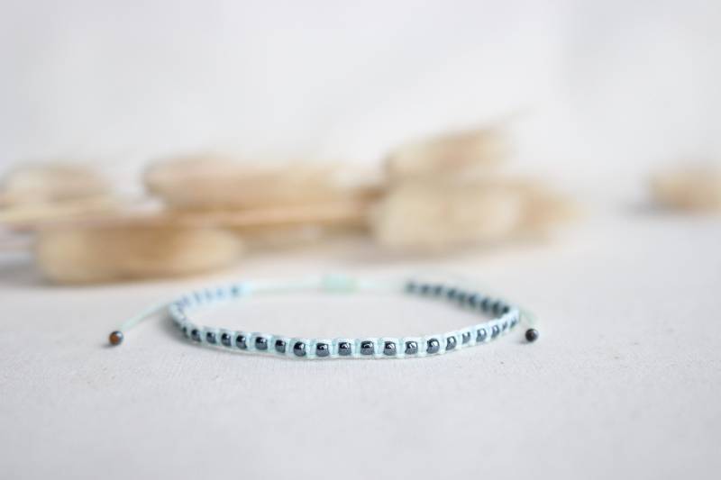 Ultra Slim Flach Makramee Perlen Eingefasst Gunmetal Armband/Fußkette - Tinylittlepiecesshop von HannischJewelry