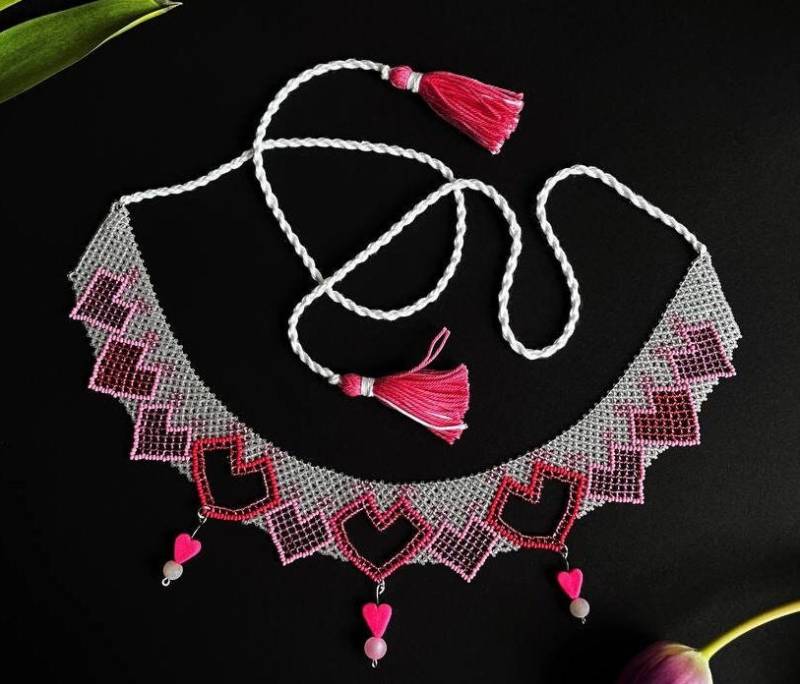 Halskette in Herzform von HannusiaBeadwork