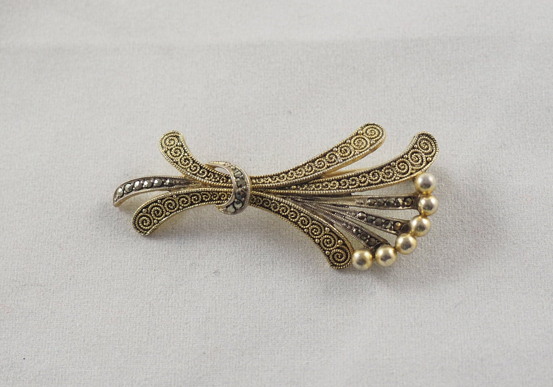Theodor Fahrner Art Deco Brosche Sterling Silber Markasiten Bouquet, Vergoldet von HanseaticJewels