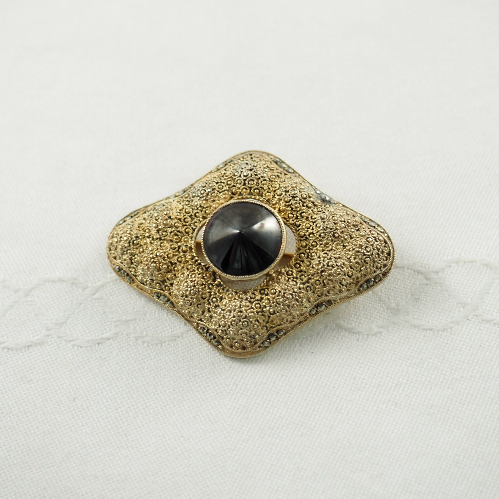 Theodor Fahrner Art Deco Brosche Vintage Sterling Silber, Vergoldeter Onyx von HanseaticJewels
