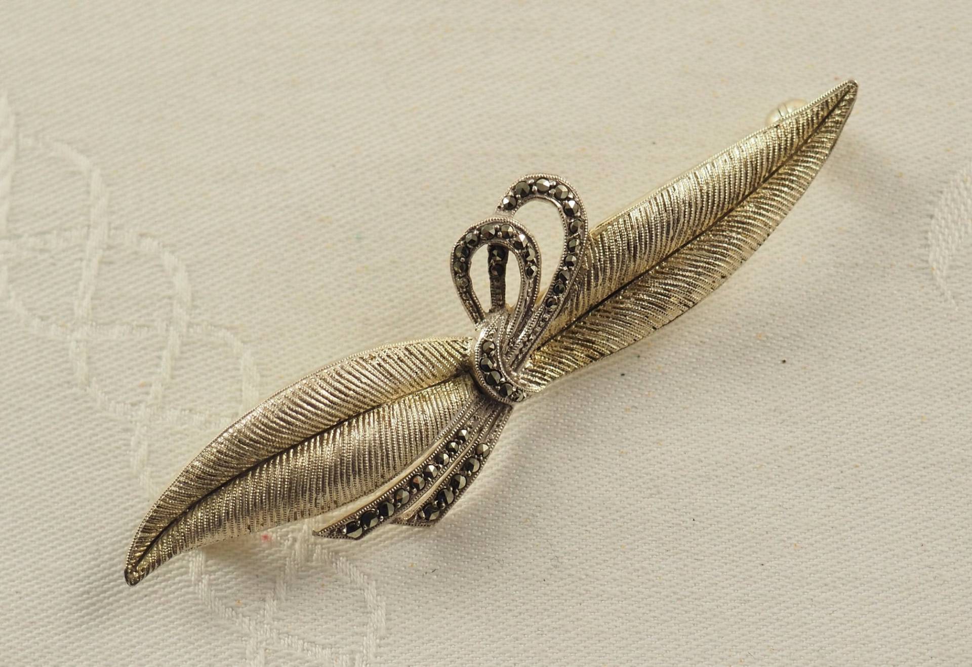 Theodor Fahrner Art Deco Schleifenbrosche Markasit Sterlingsilber, Vergoldet, 1930Er Jahre von HanseaticJewels