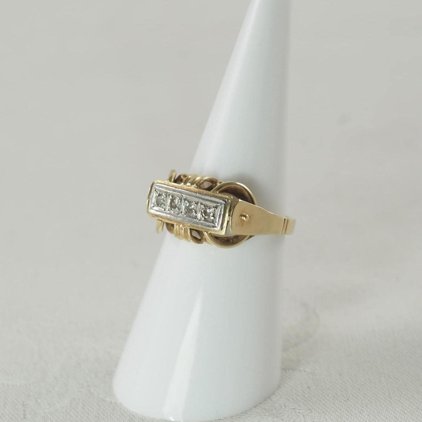 Vintage Art Deco 14K Gelbgold Und Diamant Tank-Ring, 4 Diamanten 0, 08 Karat Gesamt, Ringgröße Usa 6, 1, Uk L 1/2, Deutschland 52, 1930Er Jahre Vintage Art Deco 14K Gelbgold Und Diamant Tank-Ring, 4 Diamanten 0, 08 Karat Gesamt, Ringgröße Usa 6, 1, Uk L 1/2, Deutschland 52, 1930Er Jahre von HanseaticJewels