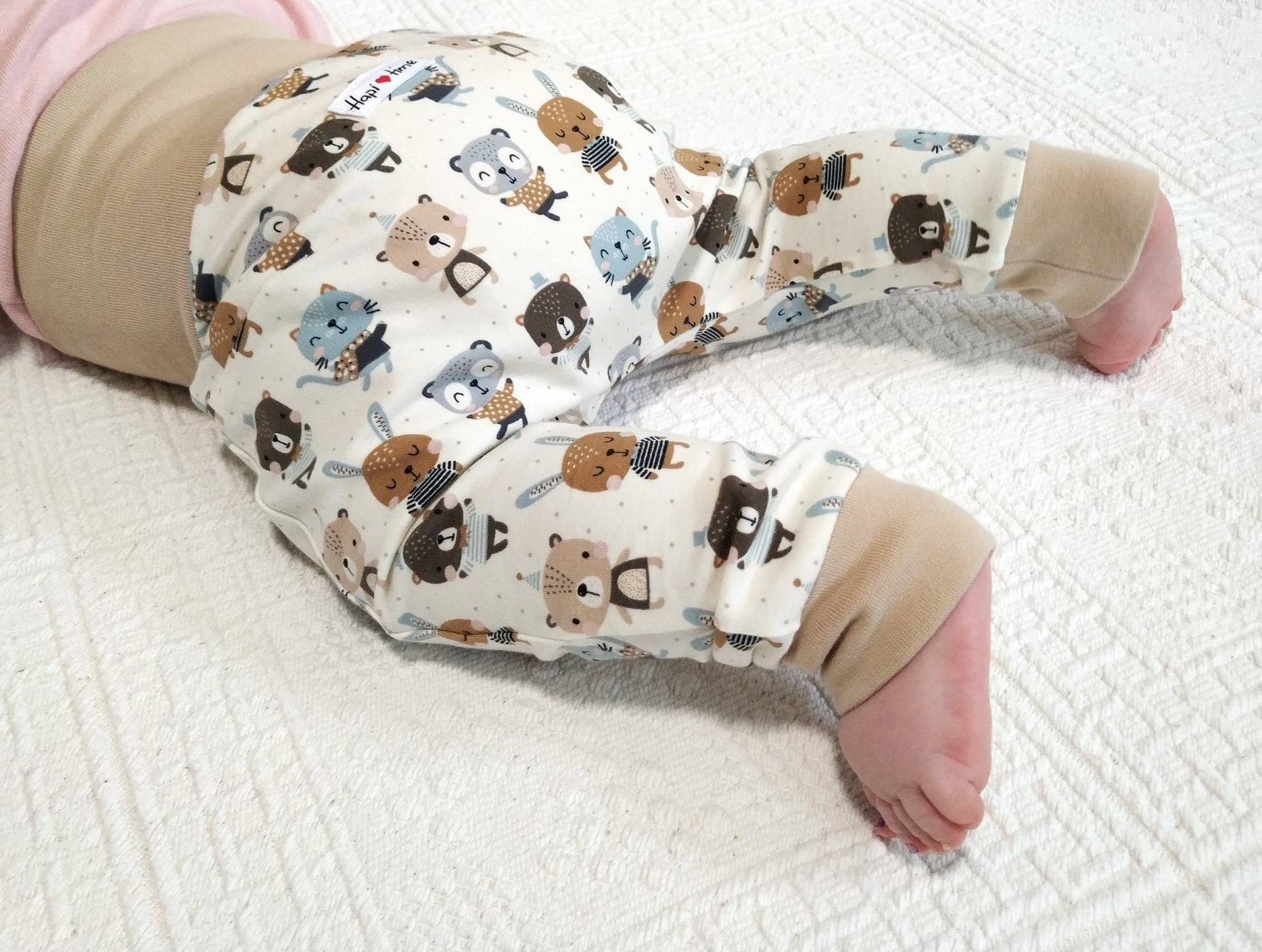 Bio - Babyhose Mit Kleinen Tieren von Hapitimeboutique