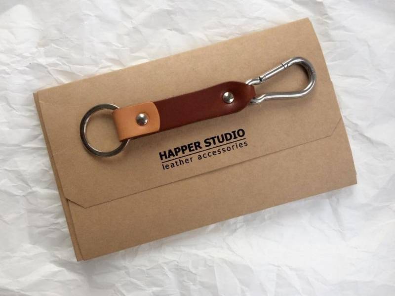 Valentinstag Geschenk, Personalisiertes Leder Schlüsselanhänger, Ringhalter Klammer Schlüssel, Graviertes Geschenk von HapperStudio
