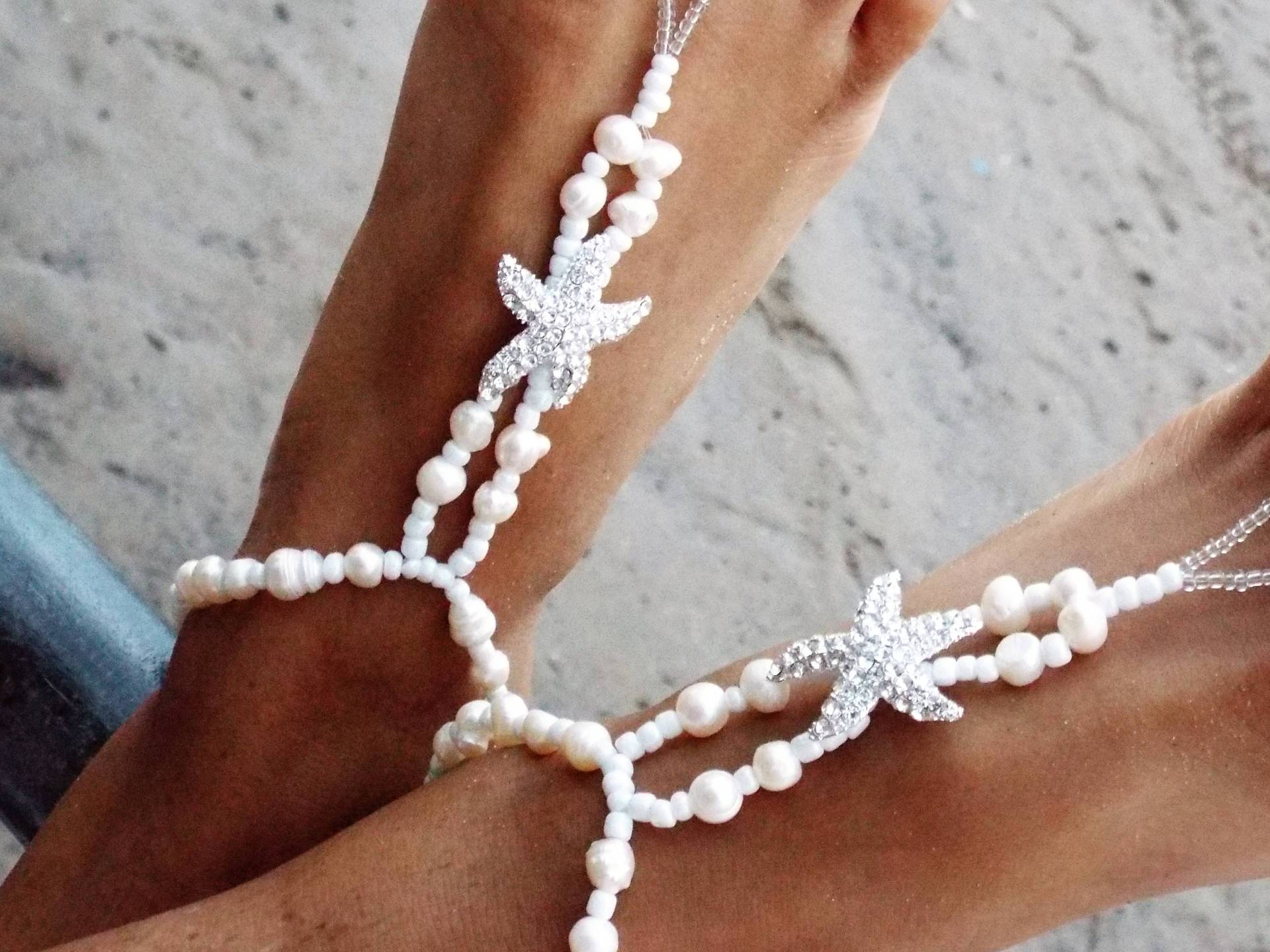 Barfuss Sandalen, Fußkettchen, Strand Hochzeit Barfuss Süßwasserperlen Und Seestern Boho Schmuck von HappiFeet