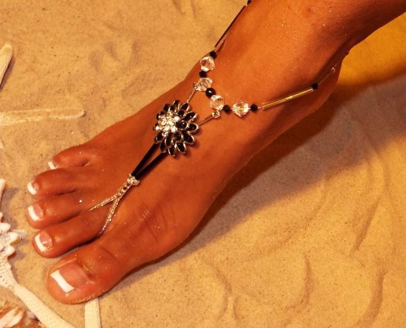 Kristall Barfuss Sandalen, Ziel Hochzeitsschuhe, Strand Hochzeit, Barfuß Hochzeitsschmuck, Happi Füße Der Schwarz Und Weiß Freude Hf118 von HappiFeet