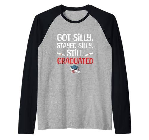 Stayed Silly Still Graduated Lustiger Abschluss für Männer, Frauen, Kinder Raglan von Happy Last Day of School Outfit Gifts