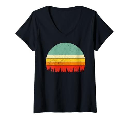 Damen 80s Retro Pine Trees Wildlife Nature Vintage Forest T-Shirt mit V-Ausschnitt Damen 80s Retro Pine Trees Wildlife Nature Vintage Forest T-Shirt mit V-Ausschnitt von Happy Little Tree Vintage Clothing Co.