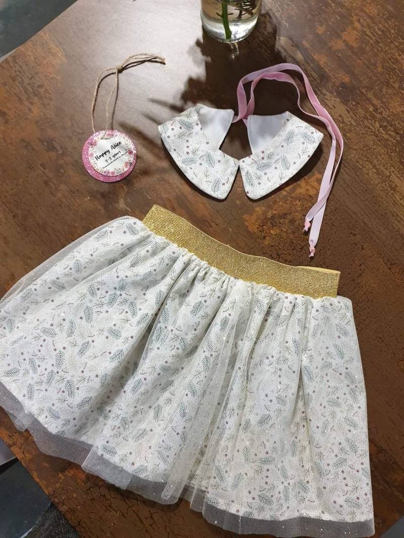 Handgemachtes Weihnachts Outfit Für Mädchen Rock Und Abnehmbarer Kragen Set von HappyAliceCreations