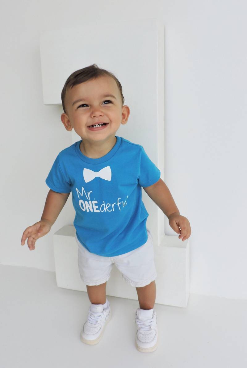 Fliege - Mr Onederful 1st Birthday Shirt Junge Vorder- Und Rückendesign Name Auf Der Rückseite 1 Jahr Alter Erster Geburtstag Bday von HappyBrooke