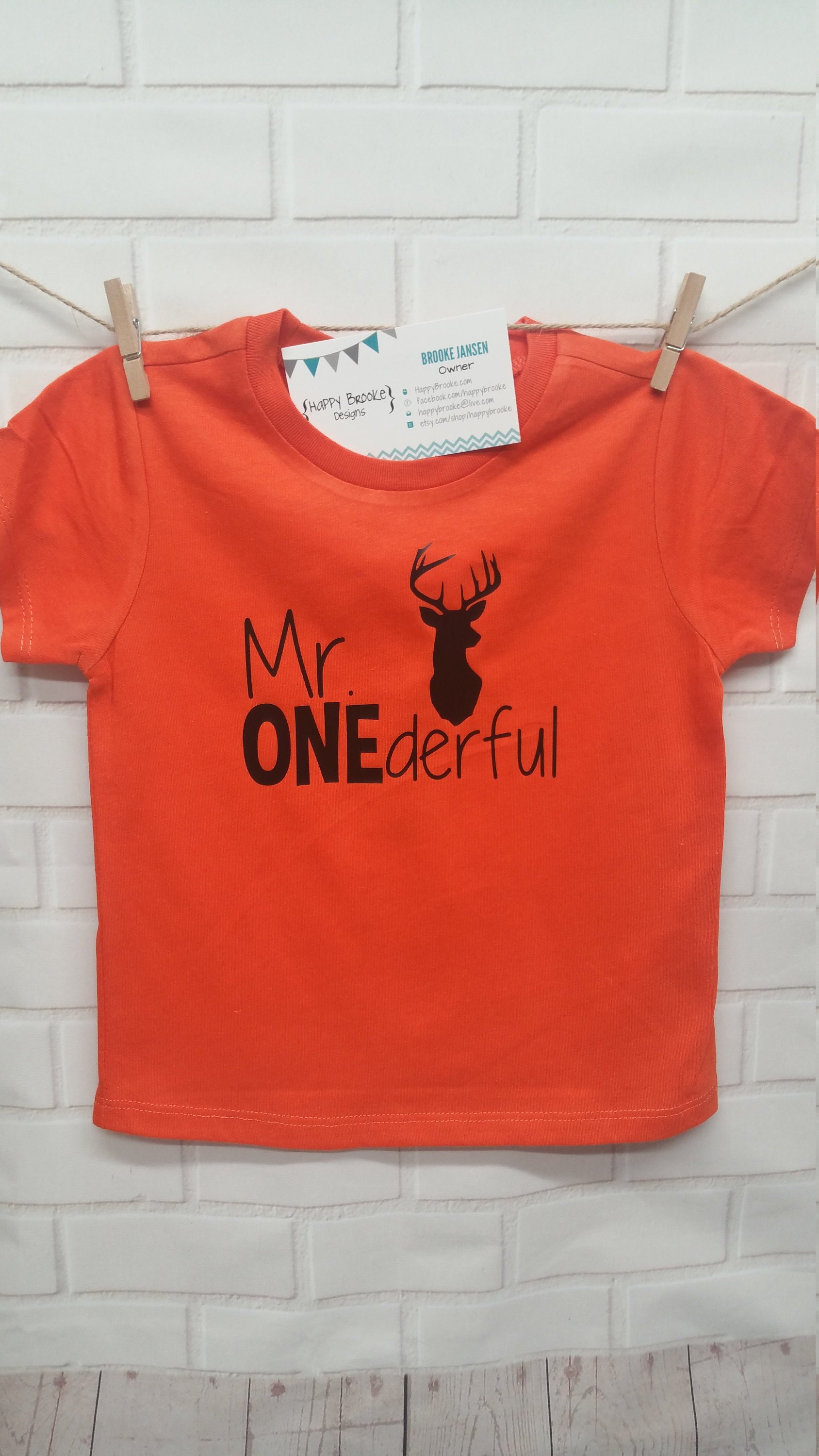 Mr Onederful - Buck 1. Geburtstag Shirt Vorder- Und Rückendesign Name Hinten Erster Wonderful Rustikal Jagd Hirsch von HappyBrooke