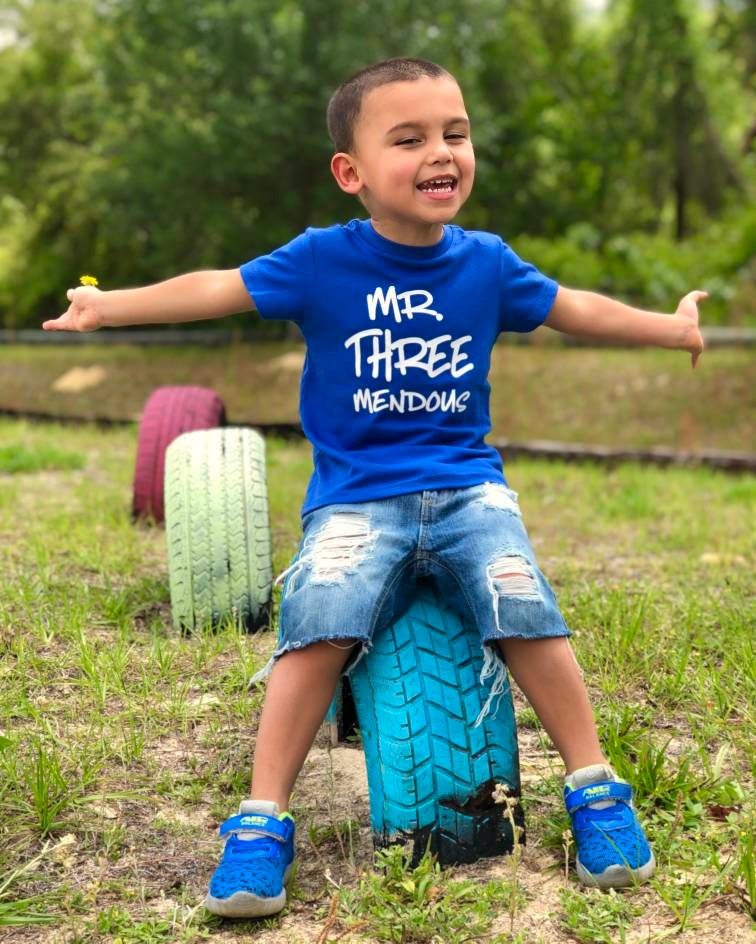 Mr Threemendous - 3rd Birthday Shirt Vorder- Und Rückseite Design Name Auf Der Drei Jahre Alt Kleinkind Geburtstag Junge von HappyBrooke