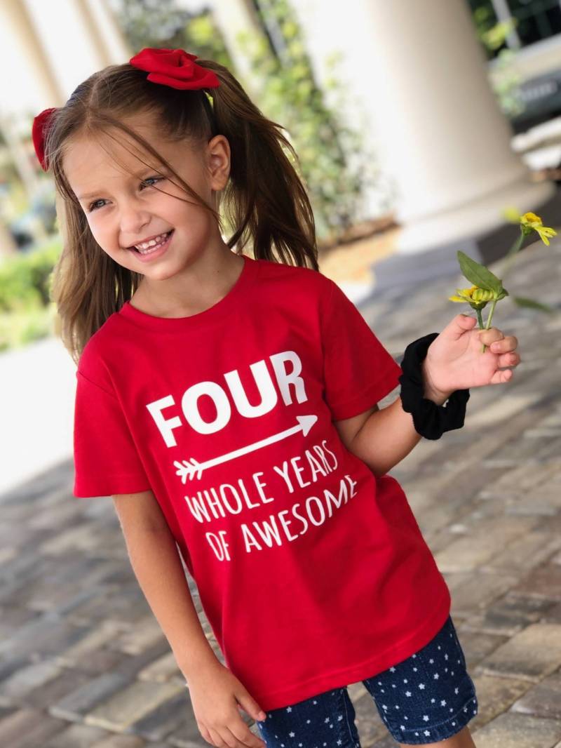 Vier Ganze Jahre Fantastisch - 4.geburtstag Shirt Name Auf Rückseite Kleinkind Geburtstag Geburtstagsshirt Junge Geburtstagskind Tolles von HappyBrooke