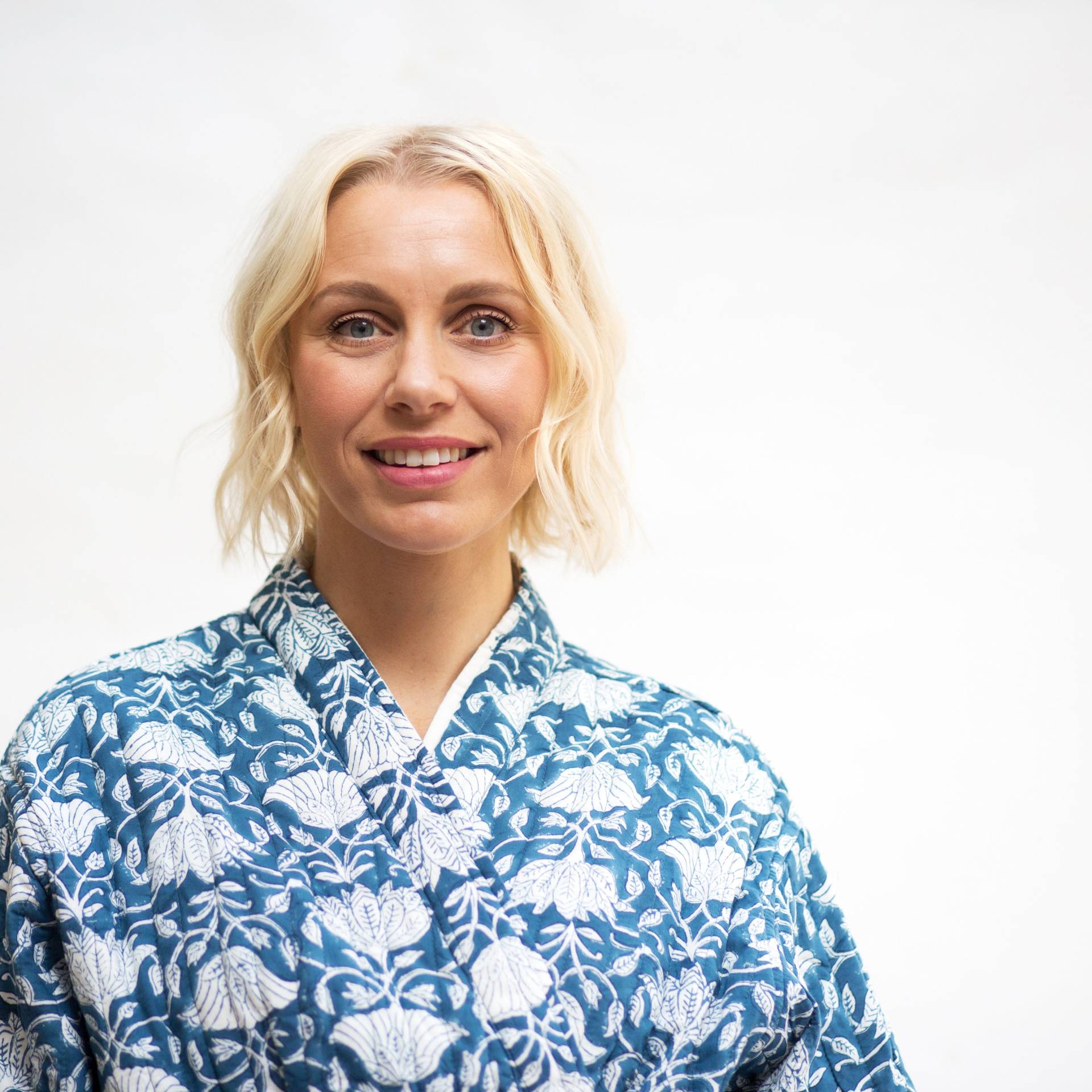 Blau & Weiß Luxus Gesteppte Robe/Hand Block Print Winter Kimono Morgenmantel Warme Loungewear Blau & Weiß Luxus Gesteppte Robe/Hand Block Print Winter Kimono Morgenmantel Warme Loungewear von HappyCabbageLondon