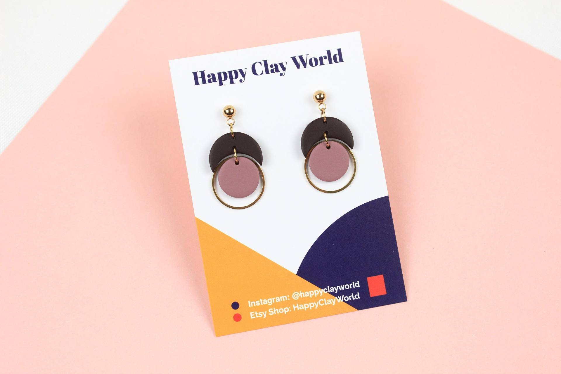 Polymer Clay Ohrringe, Minimalistisch Dunkelbraun Mond Ohrringe Aus Mit Vergoldeten Edelstahl Kreis Und Altrosa Anhänger von HappyClayWorld