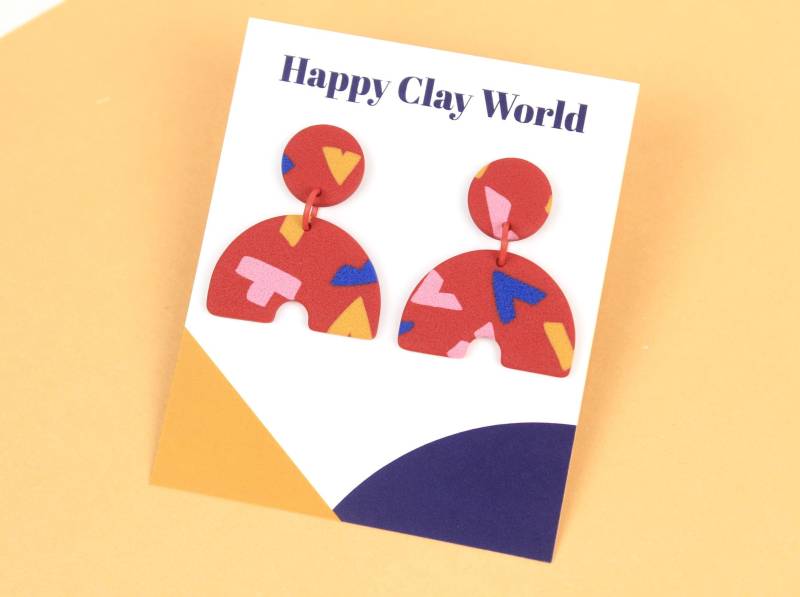 Rote Bogen Polymer Clay Ohrringe Mit Bunten Muster von HappyClayWorld