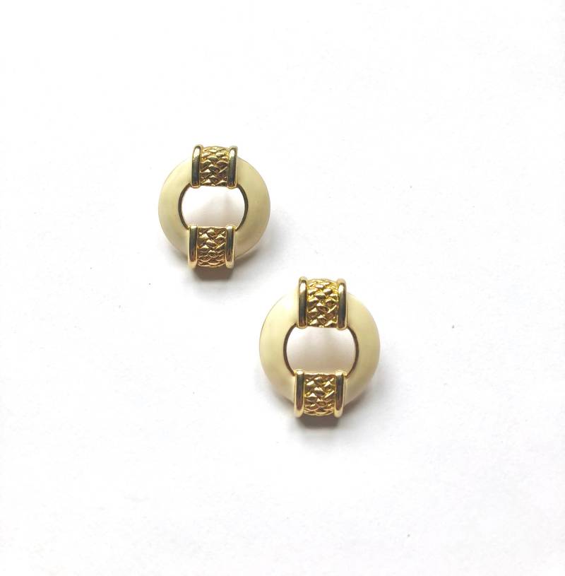 Vintage Emaille Statement Ohrringe/Elfenbein Und Gold 80Er Jahre Chic Retro Style Vintage Emaille Statement Ohrringe/Elfenbein Und Gold 80Er Jahre Chic Retro Style von HappyForestVintage