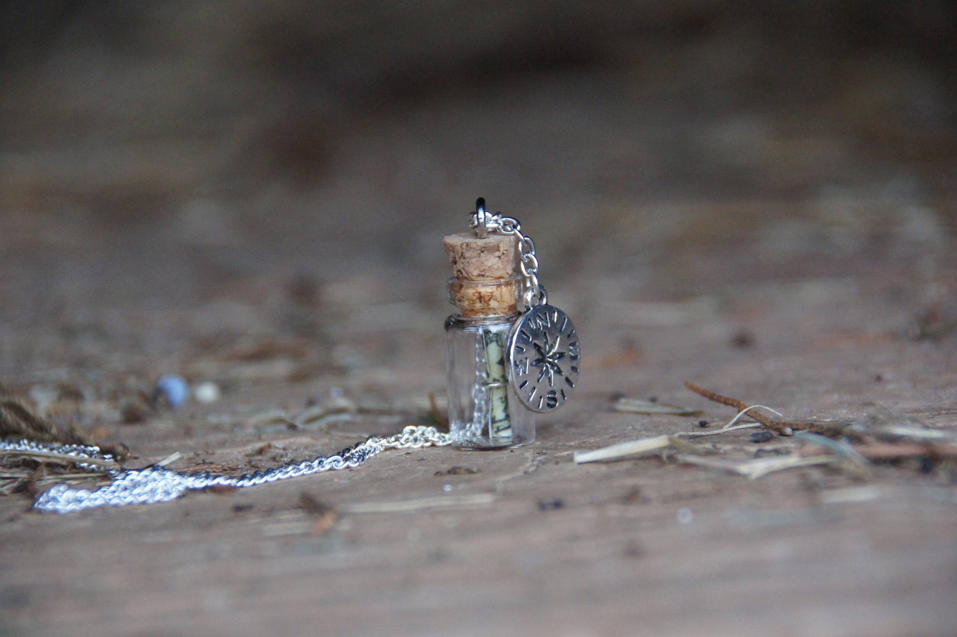 Karte in Einer Flasche~Weltkarte Geschenk~Karte Geschenk Schmuck~Geschenk Für Einen Reisenden~Reise Halskette~Wanderlust Schmuck~Karte Karte in Einer Flasche~Weltkarte Geschenk~Karte Geschenk Schmuck~Geschenk Für Einen Reisenden~Reise Halskette~Wanderlust Schmuck~Karte von HappyGoblinBoutique