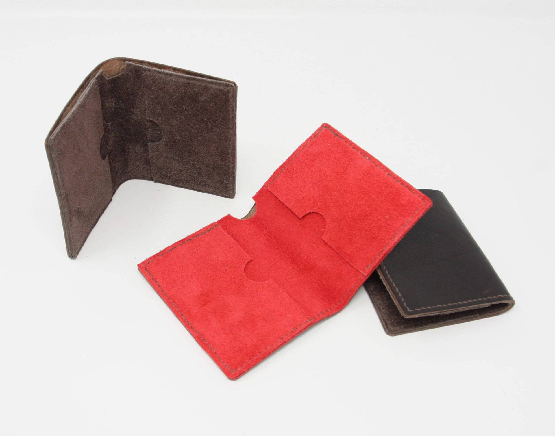 Brieftasche Aus Braunem Leder; Wahlweise Mit Oder Rotem Innenleben von HappyHedgerow