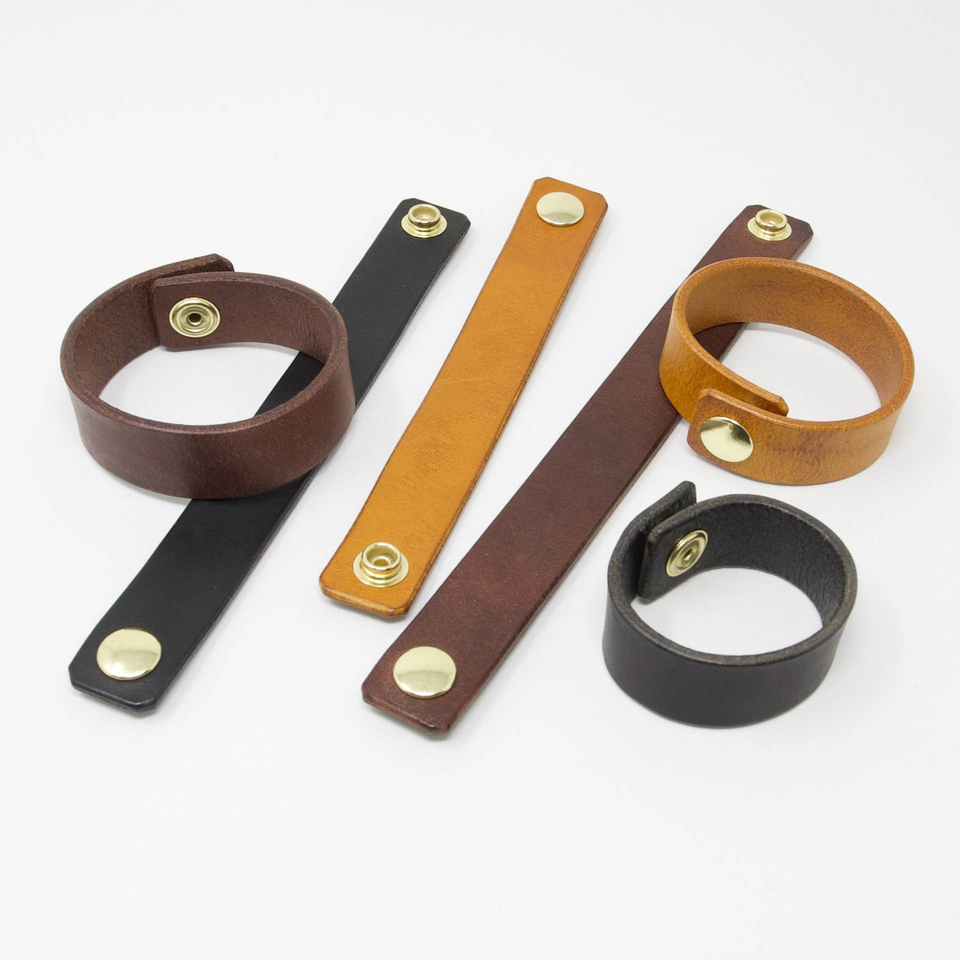Schlichtes Lederarmband - Nach Wahl in Braunem, Schwarzem Oder Hellbraunem Leder von HappyHedgerow