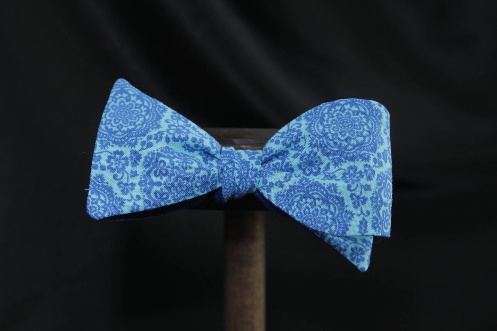 Friedliches Blaues Mandala Friedliches Blaues Mandala von HappyHourTies