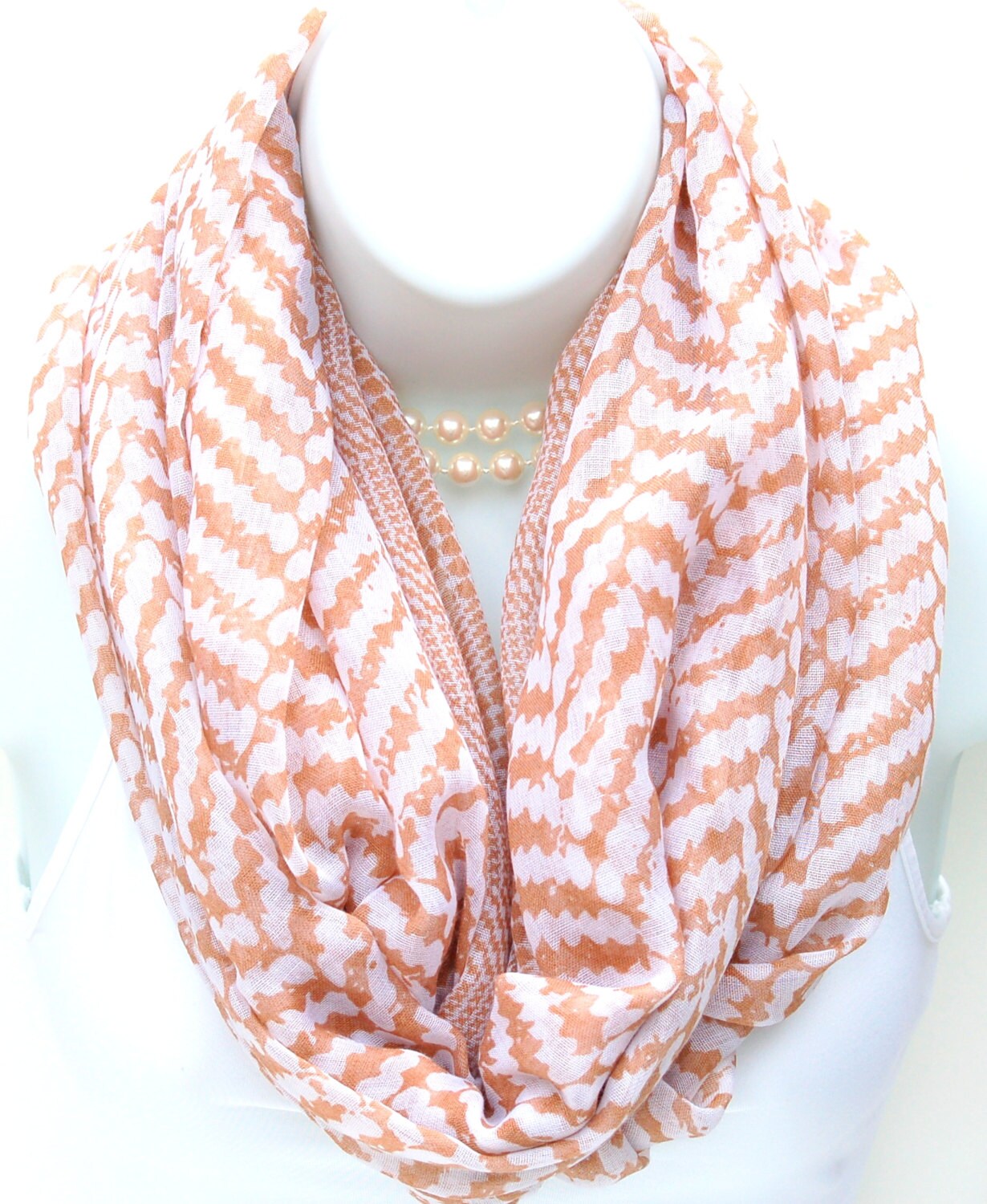 Beige & Weiß Infinity Scarf.chevron Muster Scarf.beige Schal. Leichte Frühling Sommer Scarf.summer Schal Beige & Weiß Infinity Scarf.chevron Muster Scarf.beige Schal. Leichte Frühling Sommer Scarf.summer Schal von HappyIdeology