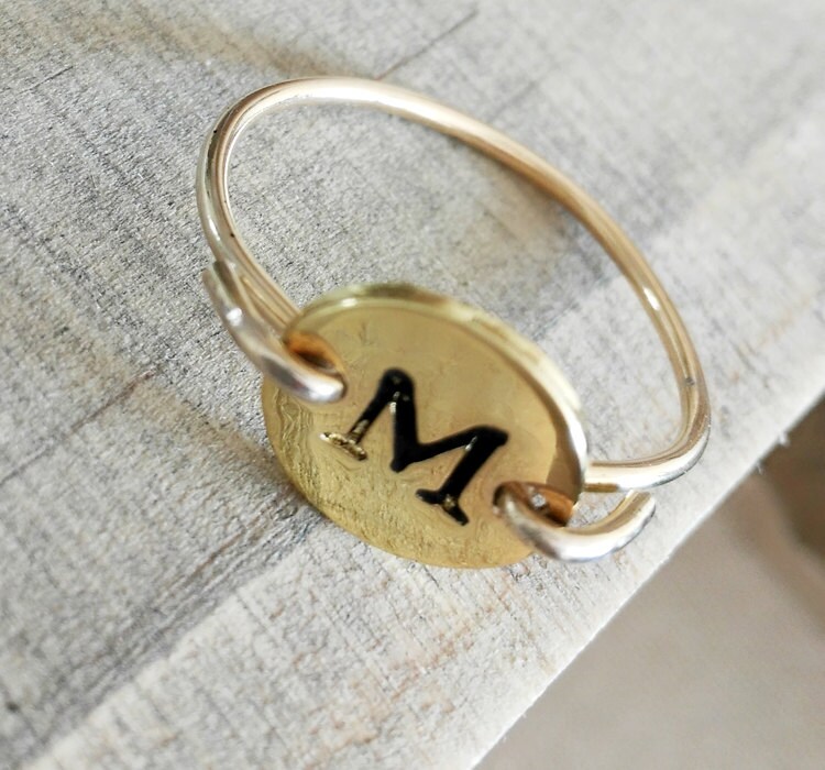 Anfangsring, Goldener Draht Verbinden Messing Runde Scheibe, Personalisierte Anfangsring Geschenk Für Besten Freund, Die Liebe von HappyJOJOTreasures