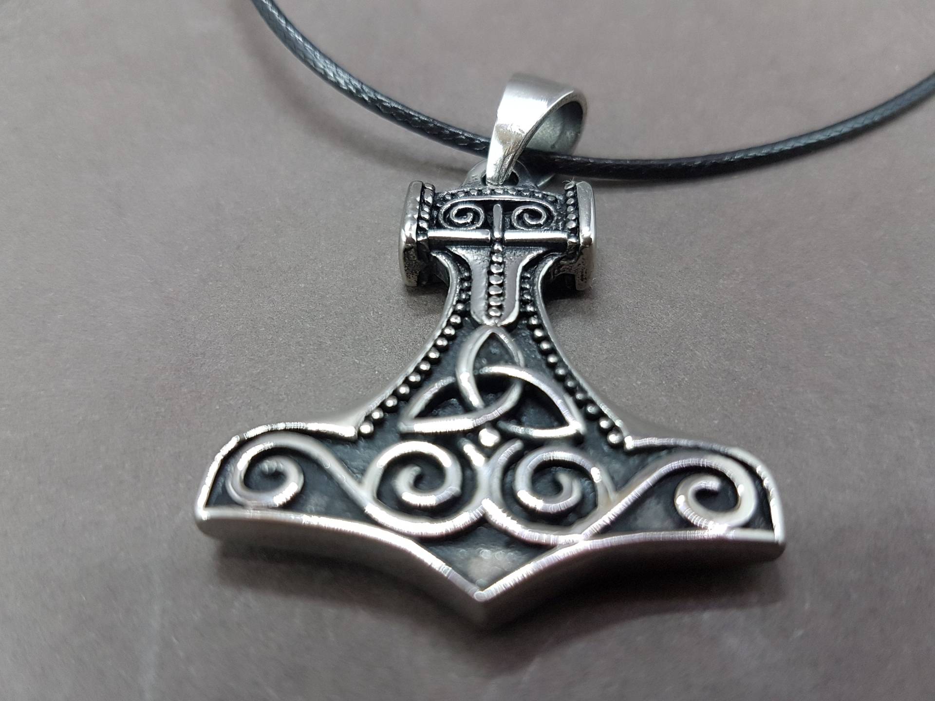 Halskette Hammer Von Thor Graviert Halskette Hammer Von Thor Graviert von HappyJewellandBags