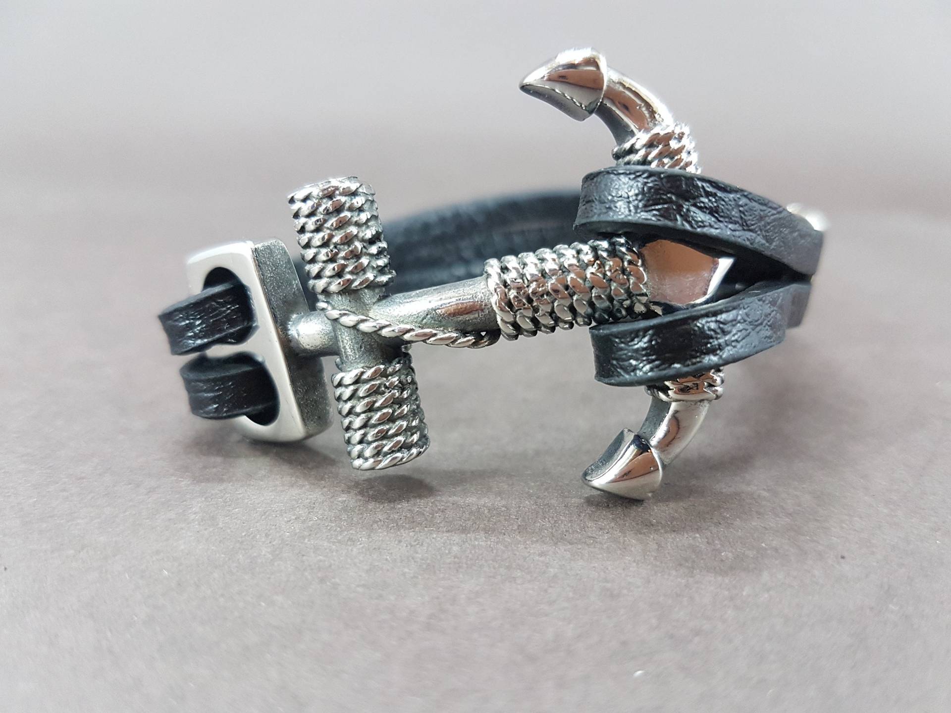 Lederarmband Verziert Mit Anker Lederarmband Verziert Mit Anker von HappyJewellandBags