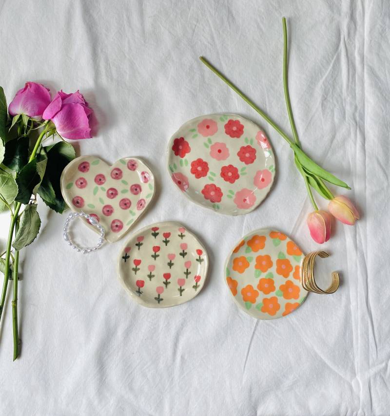 Vorbestellung Niedliche Blumen Keramik Schmuckschale Schmuckstück, Fangen Alle Schale-Funky Schale, Tonschale, Keramikschale, Einzigartige Vorbestellung Niedliche Blumen Keramik Schmuckschale Schmuckstück, Fangen Alle Schale-Funky Schale, Tonschale, Keramikschale, Einzigartige von HappyLilBear