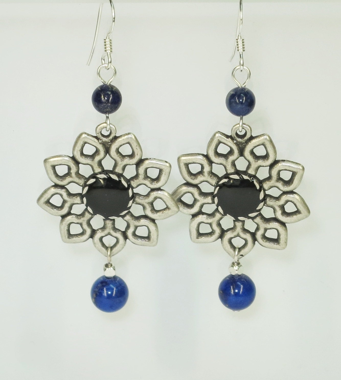 Alpaka-Sonnenblume Ohrringe Mit Silber Haken Und Edelsteine Alpaka-Sonnenblume Ohrringe Mit Silber Haken Und Edelsteine von HappyMuffinJewelery