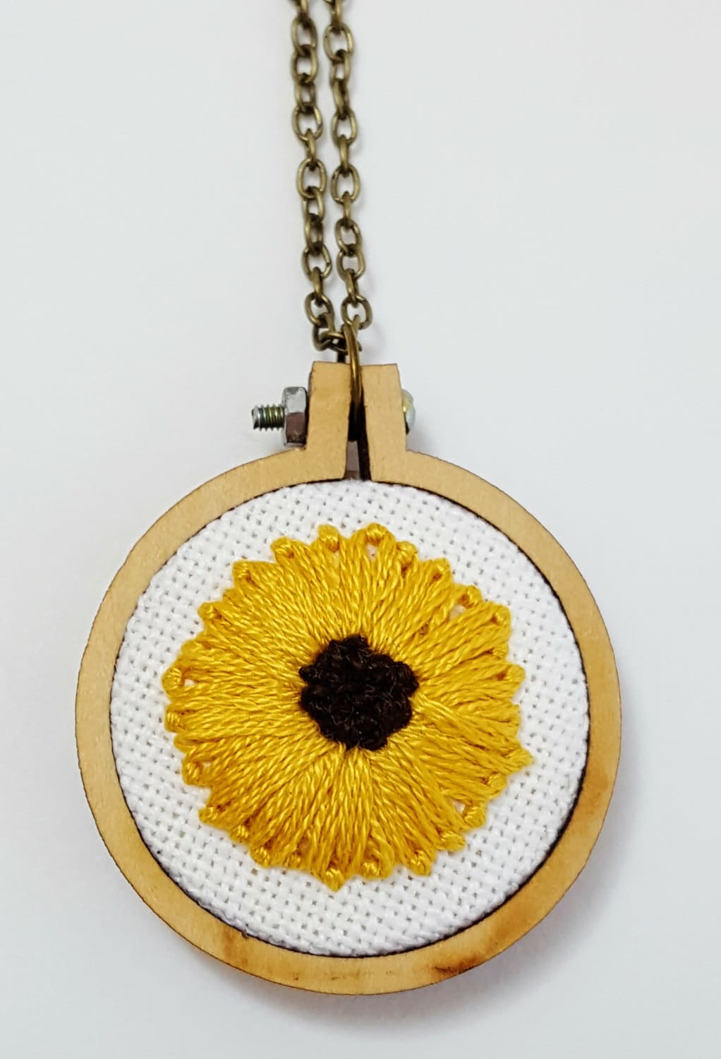 Sonnenblume Stickerei Halskette, Blumenstickerei, Kleine Hoop Schmuck, Sommerhochzeit, Brautjungfer Geschenk, Hochzeitsgeschenk Im Herbst Sonnenblume Stickerei Halskette, Blumenstickerei, Kleine Hoop Schmuck, Sommerhochzeit, Brautjungfer Geschenk, Hochzeitsgeschenk Im Herbst von HappyNestHomeGoods