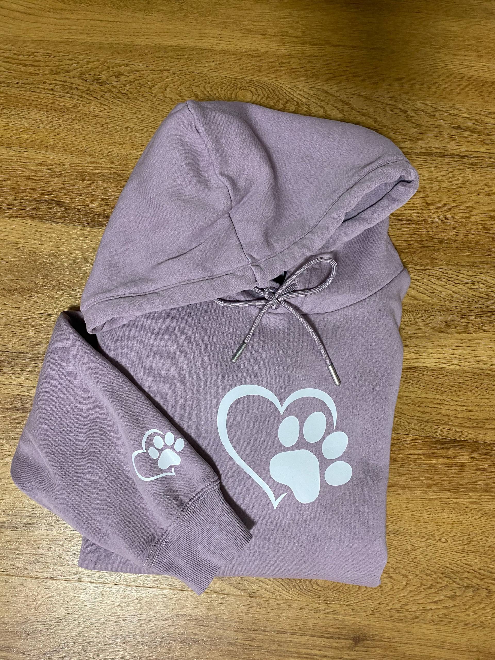 Bügelbild Mit Pfote & Herz, Shirt, Sweater, Diy, Bügelfolie, Flexfolie, Bügelbild T-Shirt Gestaltung, Bügelapplikation, Dog, Prawn, Geschenk Bügelbild Mit Pfote & Herz, Shirt, Sweater, Diy, Bügelfolie, Flexfolie, Bügelbild T-Shirt Gestaltung, Bügelapplikation, Dog, Prawn, Geschenk von HappyNineDesign