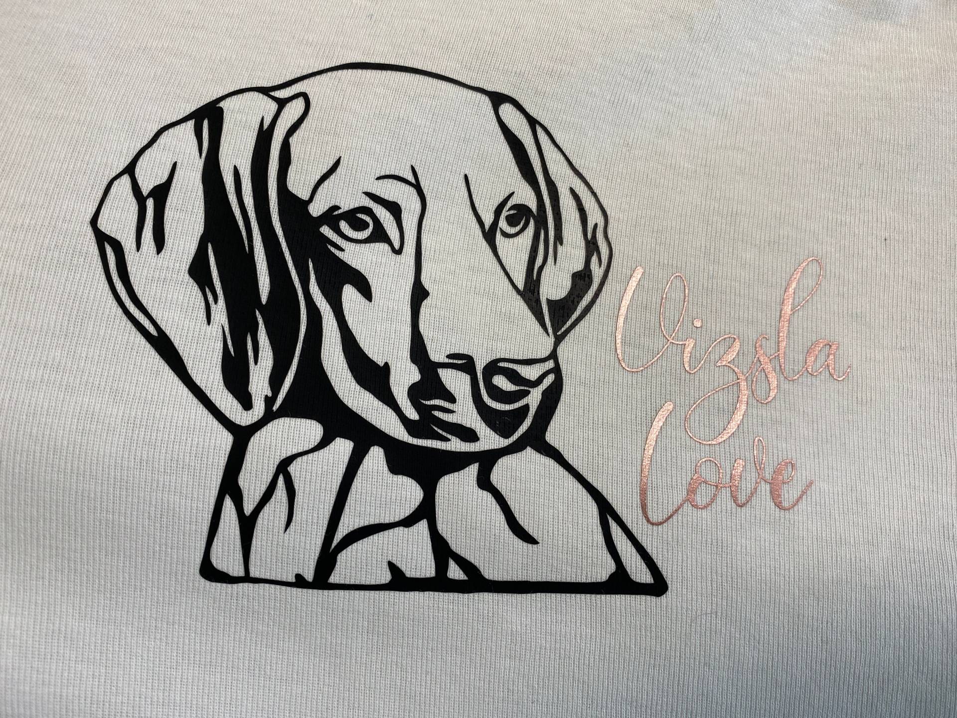 Bügelbild Vizsla Love, Lover, Bügelfolie, Flexfolie, T-Shirt, Bügelapplikation, Dog Hundeliebhaber Bügelbild Vizsla Love, Lover, Bügelfolie, Flexfolie, T-Shirt, Bügelapplikation, Dog Hundeliebhaber von HappyNineDesign