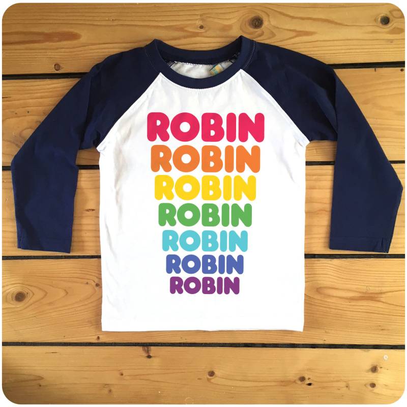 Personalisierte Retro Dunkin Donuts Text Regenbogen Raglan Baseball T-Shirt von HappyRobinClothing