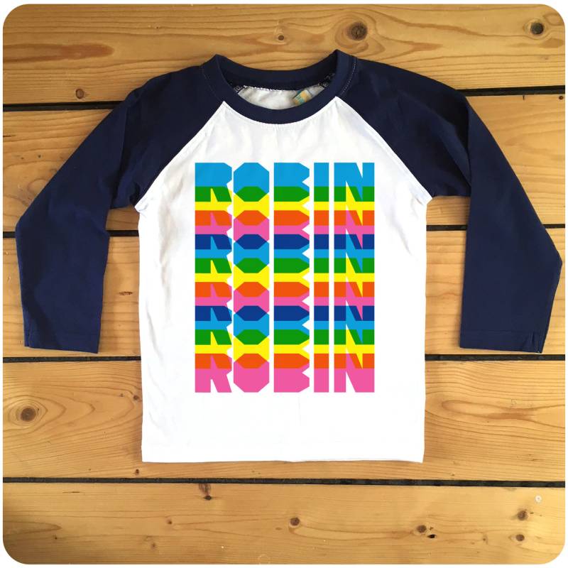 Personalisierte Retro "Farbe Overlay" Text Regenbogen Raglan Baseball T-Shirt von HappyRobinClothing