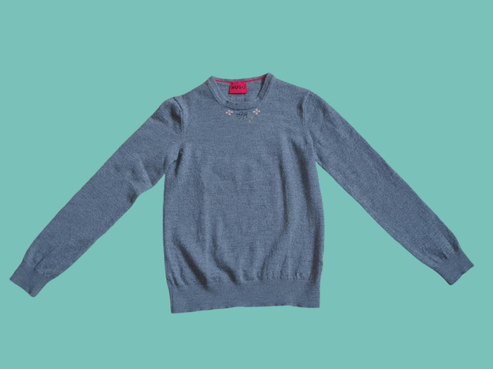 Grauer Strickpullover 100% Schurwolle - Von Hand Bestickt Ameise, Kirschblüte Happy Sweater Upcycling Secondhand Unikat Für Kinder von HappySweaterCo