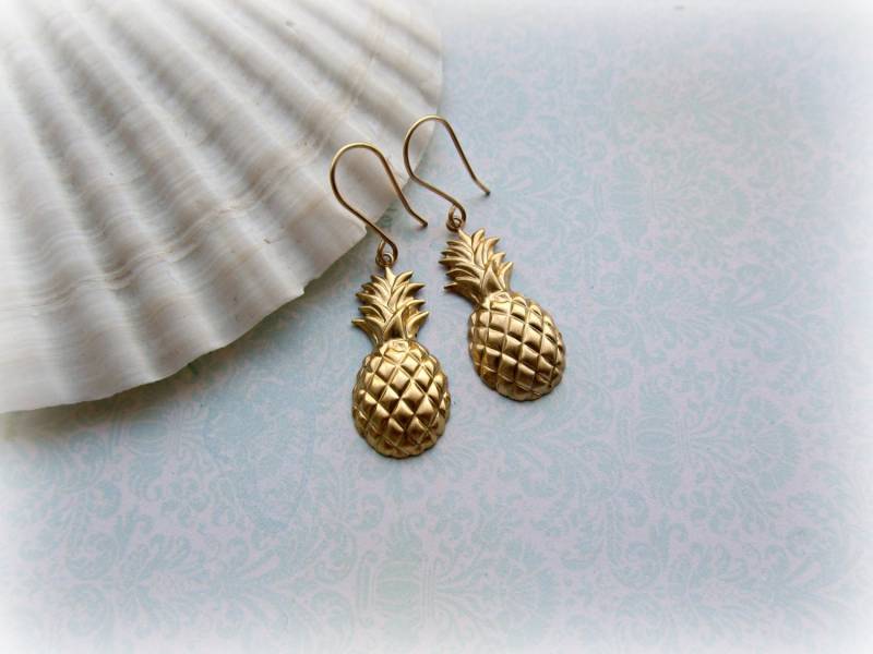 Goldene Ananas-Ohrringe Goldene Ananas-Ohrringe von HappyTearsbyMicah