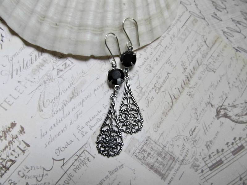 Jet Black Swarovski Crystal, Antik Silber Ox Filigrane Teardrop Ohrringe Jet Black Swarovski Crystal, Antik Silber Ox Filigrane Teardrop Ohrringe von HappyTearsbyMicah
