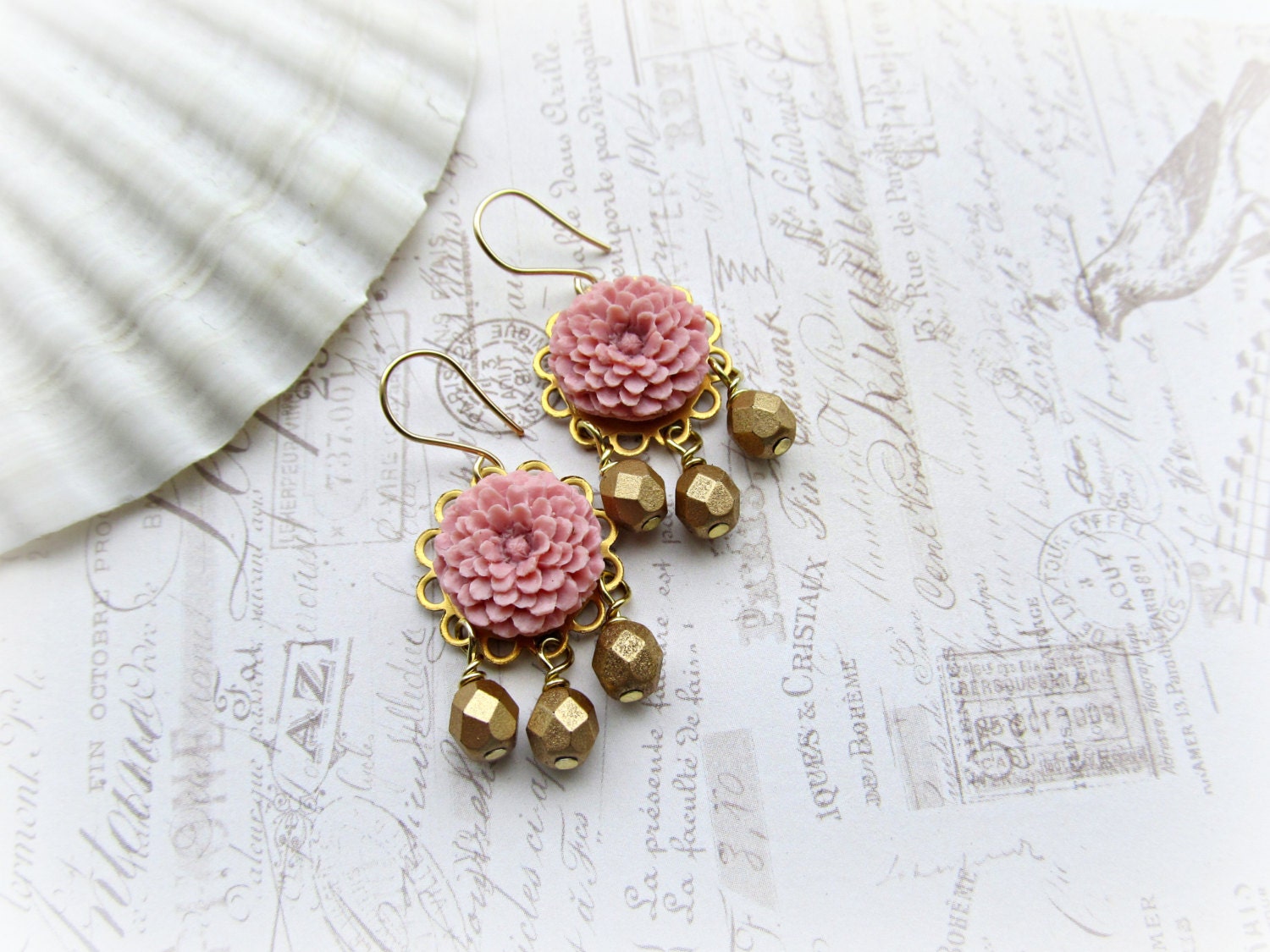 Lila Chrysanthemum Ohrringe Lila Chrysanthemum Ohrringe von HappyTearsbyMicah