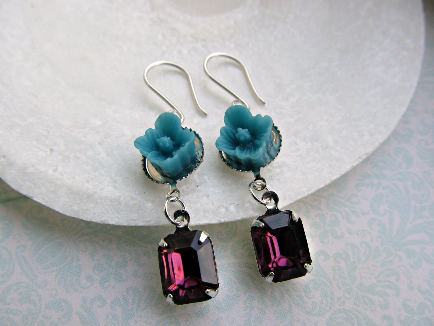 Ocean Blue Butterblume Blume Und Vintage Lila Strass Ohrringe Ocean Blue Butterblume Blume Und Vintage Lila Strass Ohrringe von HappyTearsbyMicah