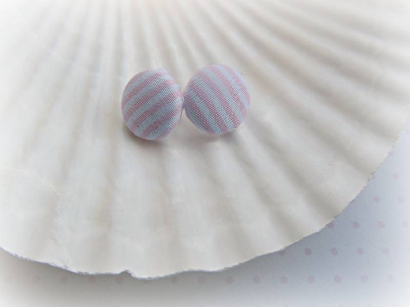 Rosa Und Weiße Mini Streifen Stoff Button Post Ohrringe Rosa Und Weiße Mini Streifen Stoff Button Post Ohrringe von HappyTearsbyMicah