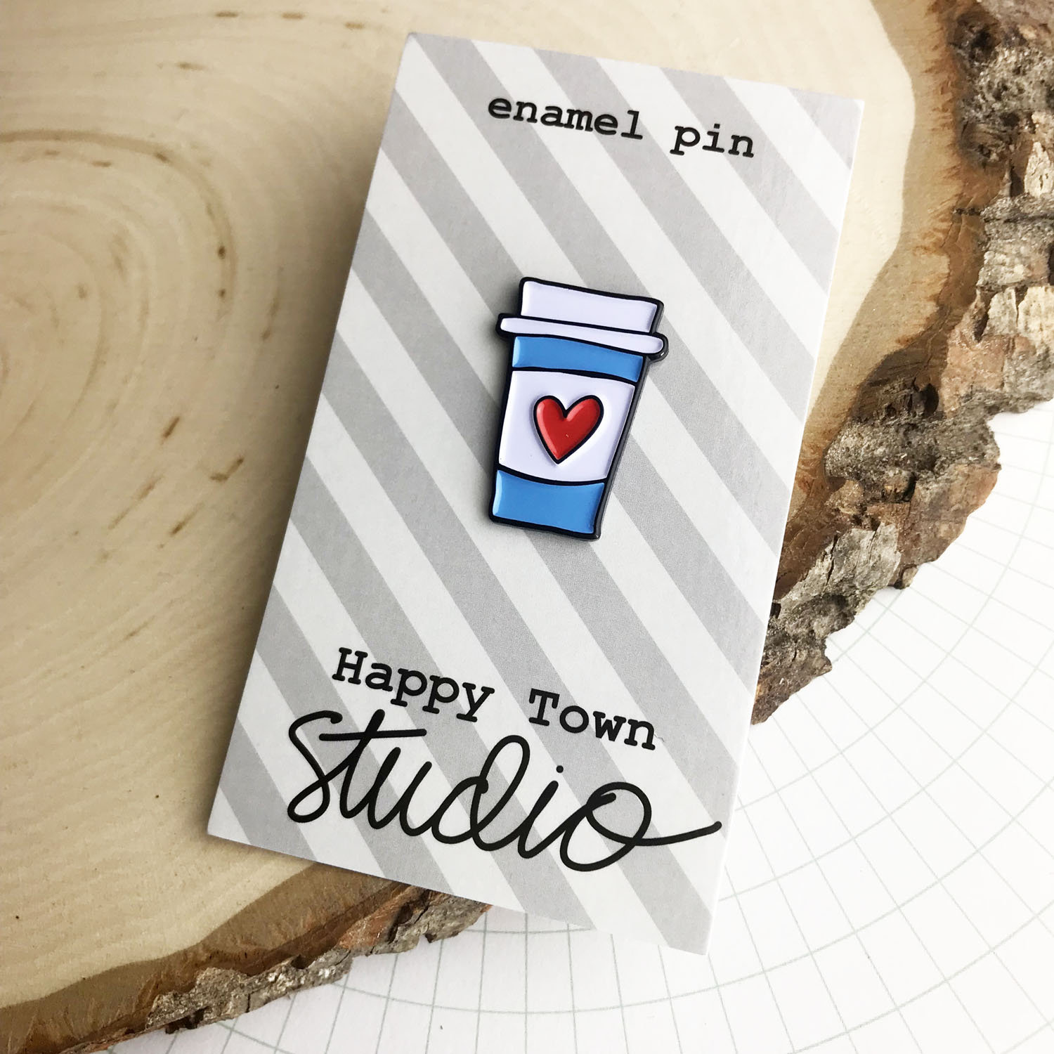 Herz Kaffeetasse Emaille Pin - Happy Town Studio Herz Kaffeetasse Emaille Pin - Happy Town Studio von HappyTownStudio