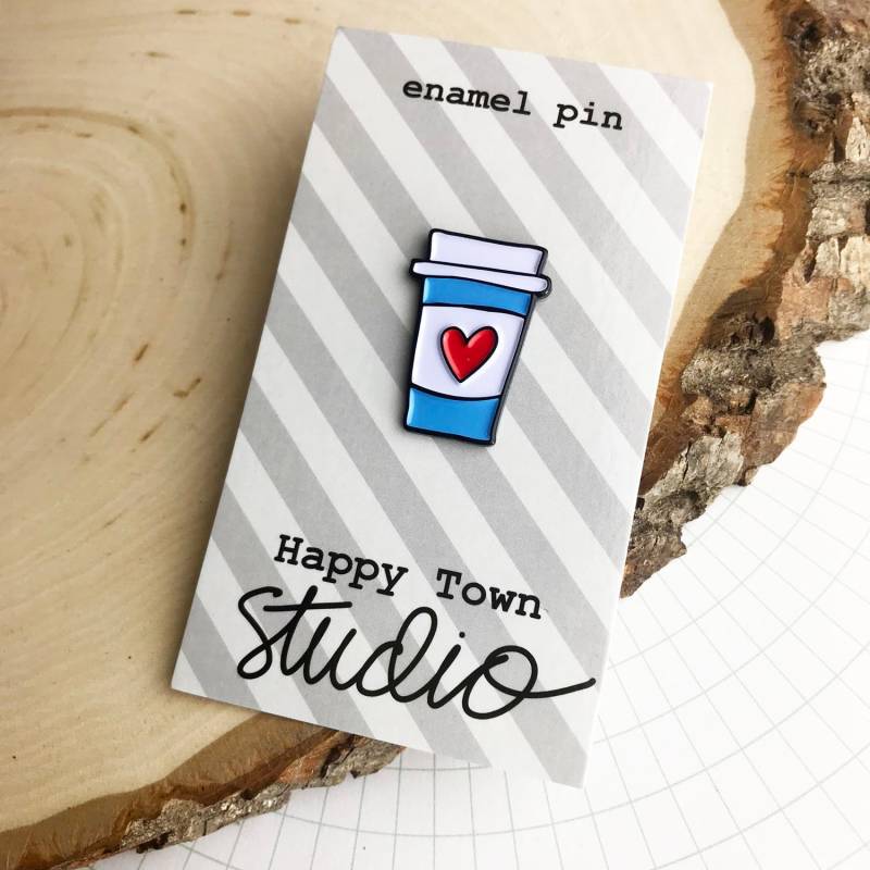 Herz Kaffeetasse Emaille Pin - Happy Town Studio Herz Kaffeetasse Emaille Pin - Happy Town Studio von HappyTownStudio